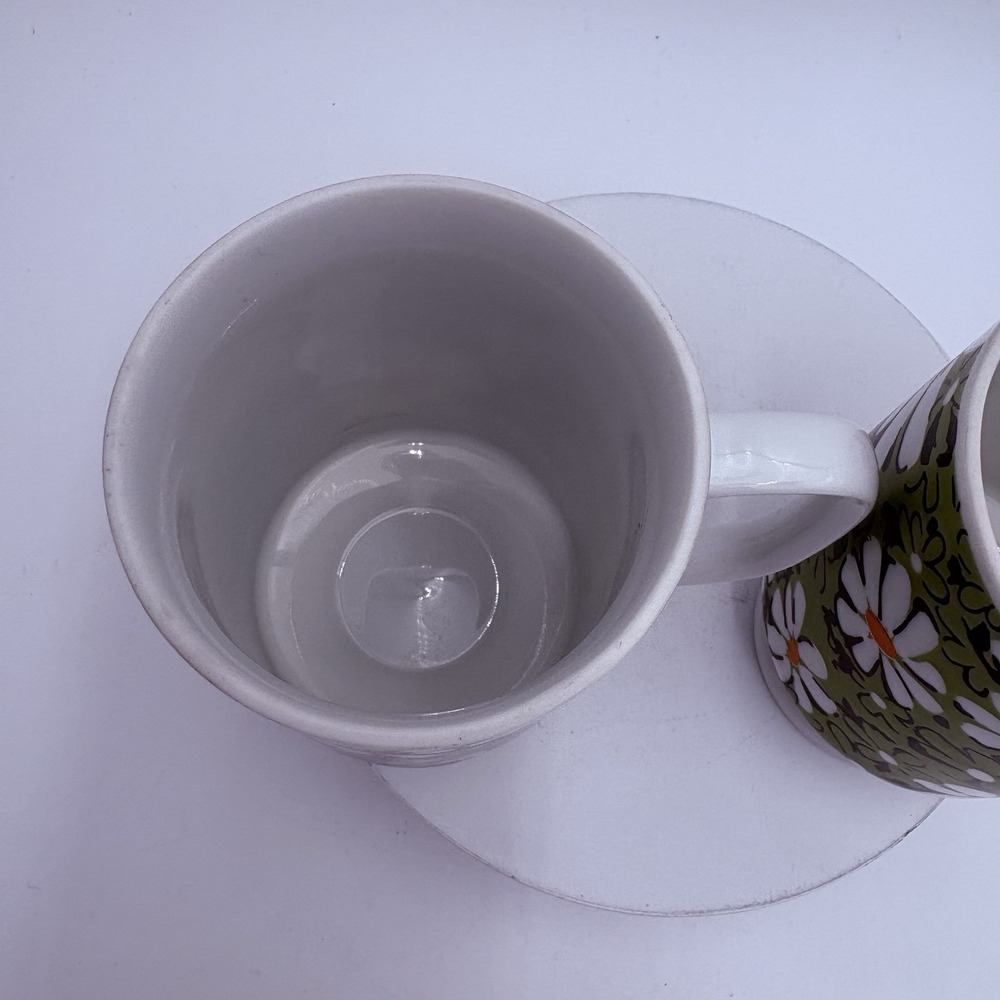 Set Of 2 Footed Pedestal Coffee Mug 8 oz Retro Daisy Floral Green & Black JAPAN - Picture 4 of 8
